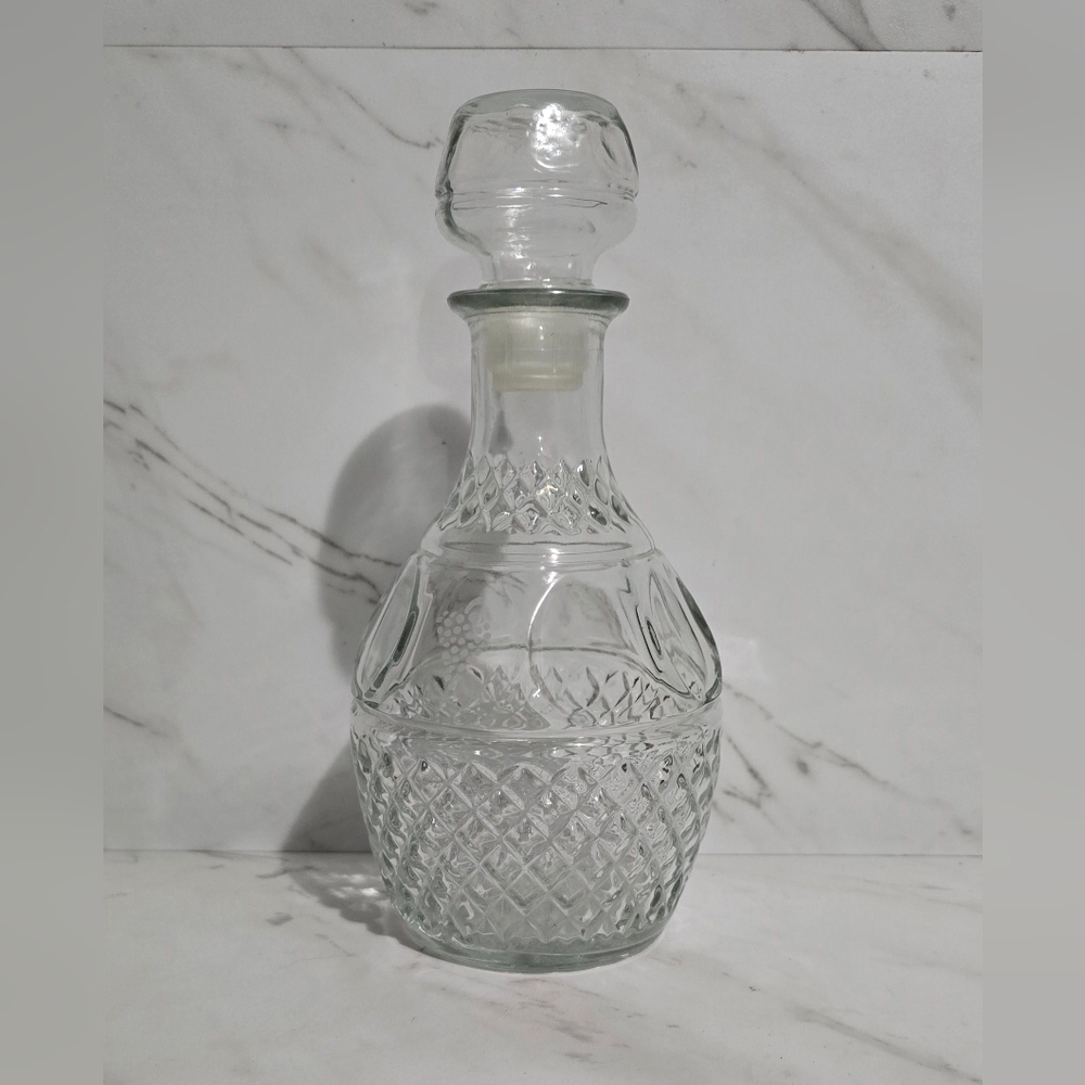 Crystal Wine Decanter 35oz Bottle Diamond Cut Princess House Crown & Grape Motif